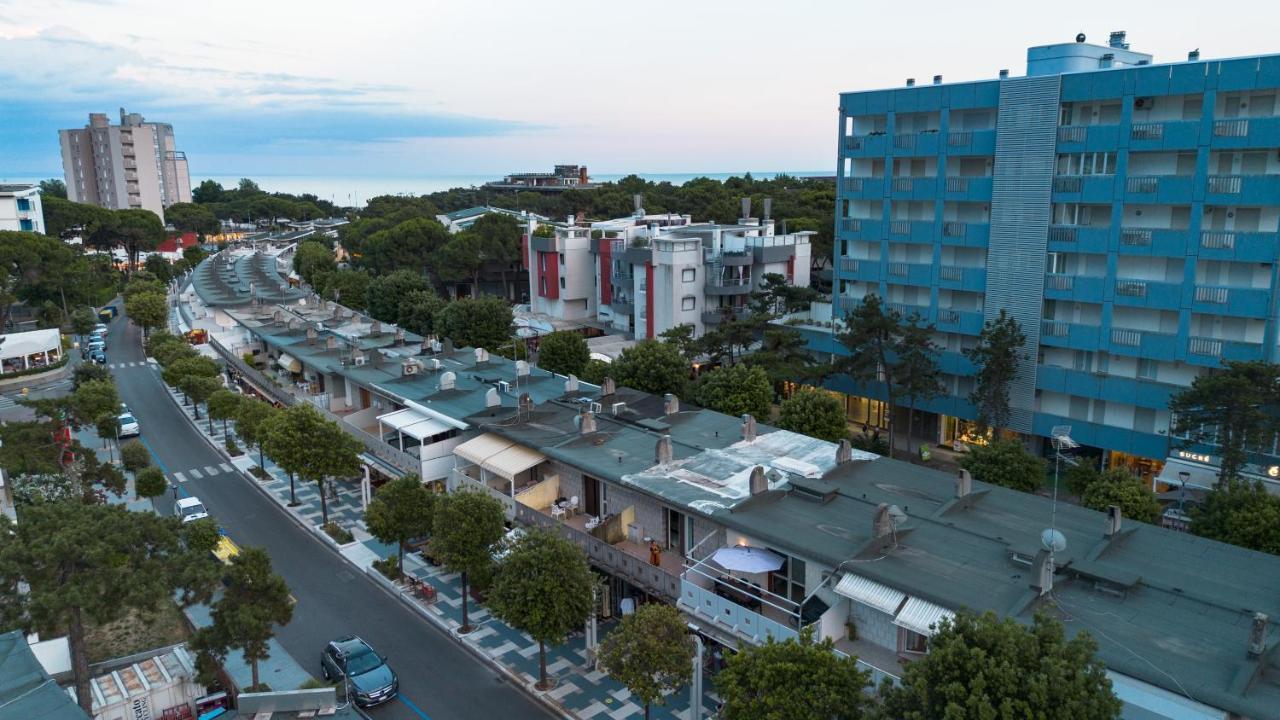 Centro Appartamento Elegante Con Doppia Terrazza Lignano Sabbiadoro Bagian luar foto